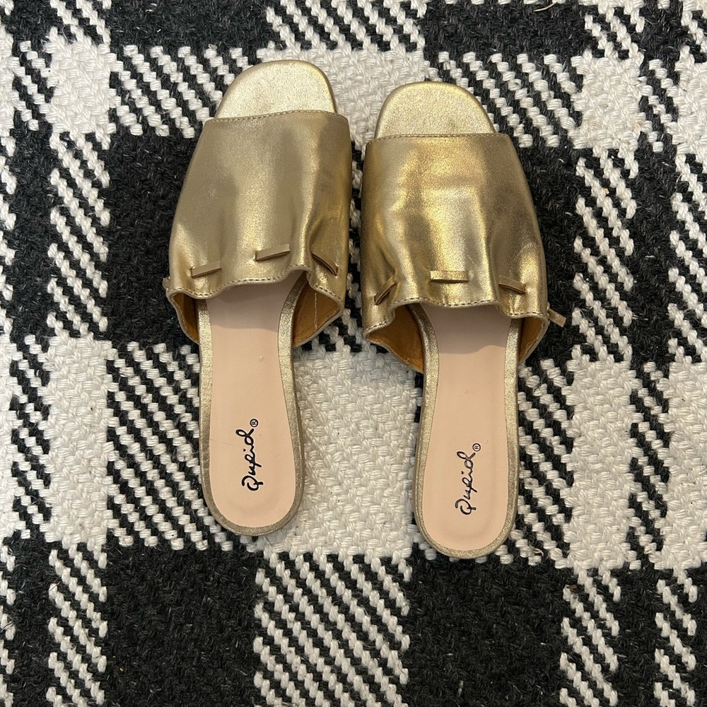 Qupid ladies 7.5 new gold slides